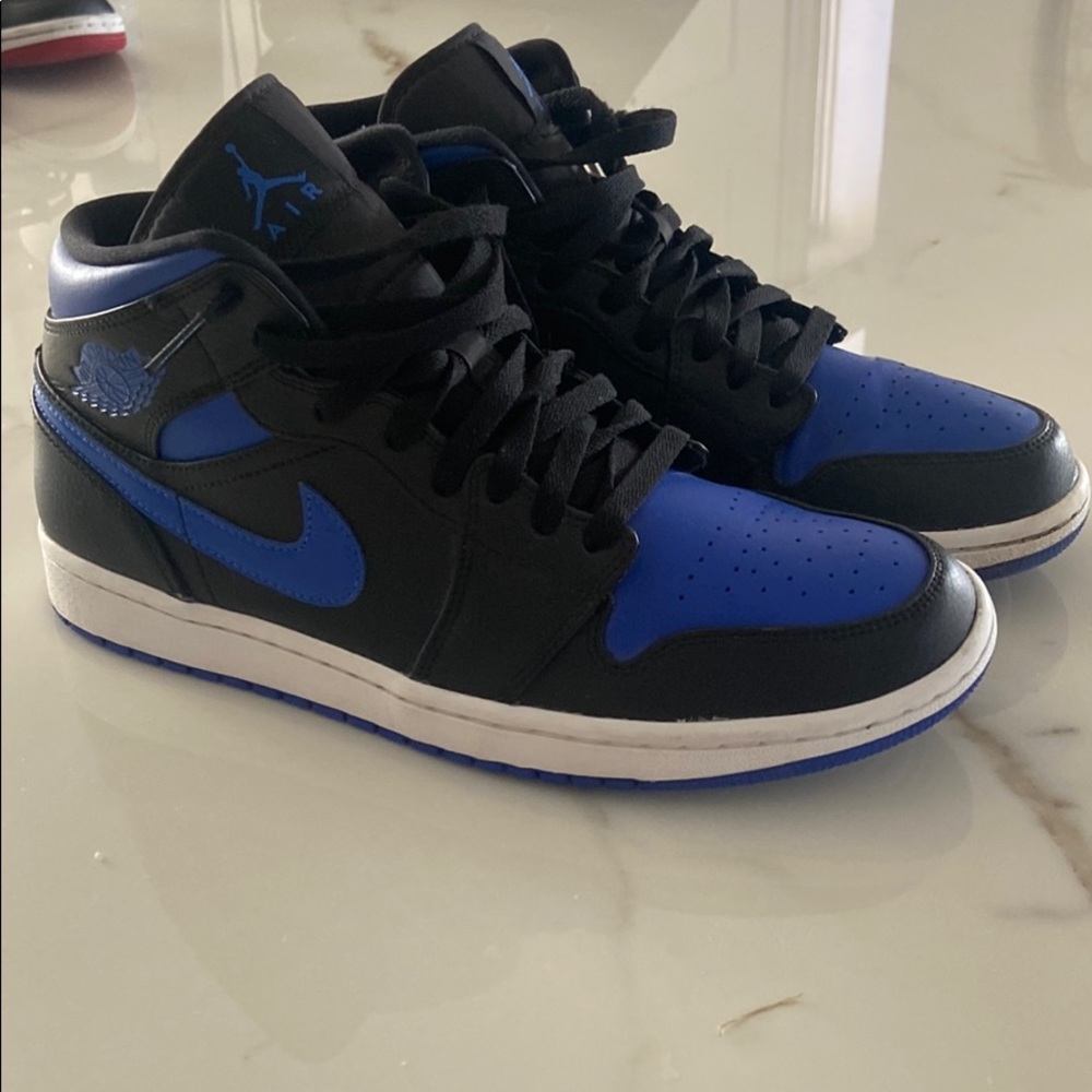 Blue Jordan 1 mids